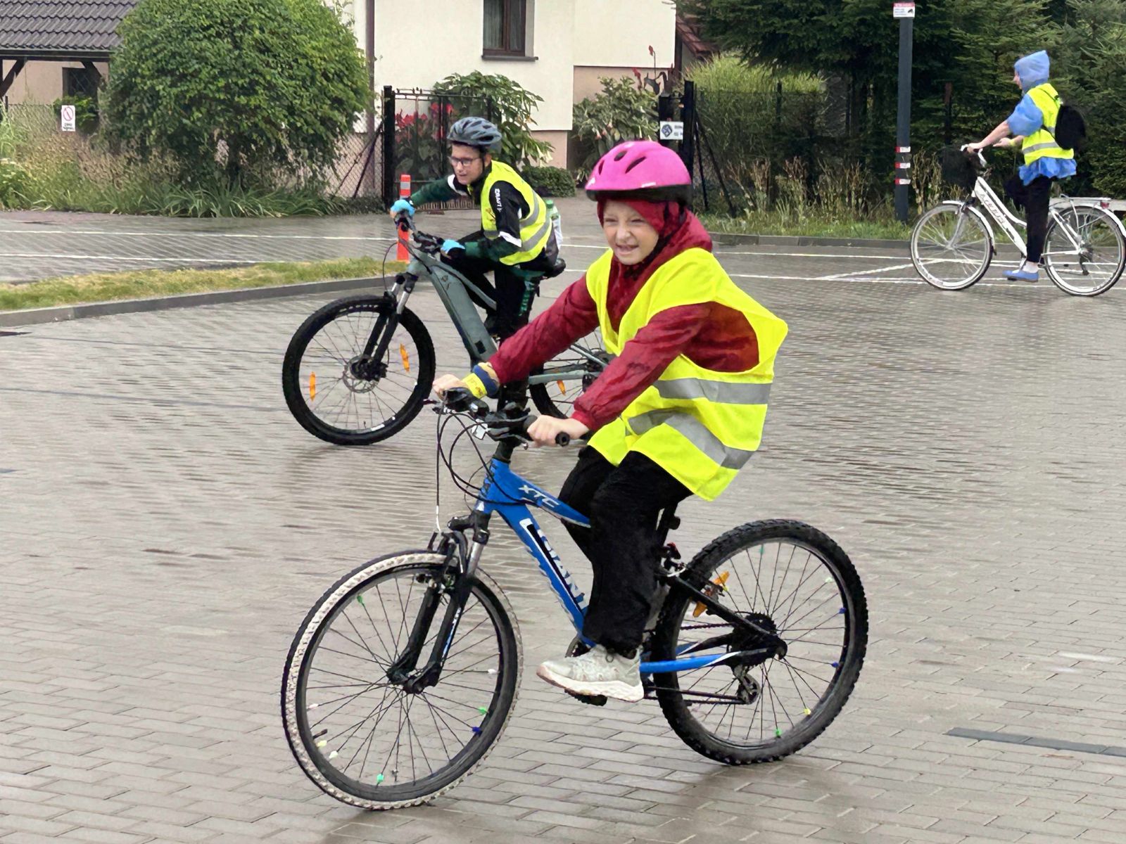 ea2e1958-dd75-4731-8170-338d5df808d1